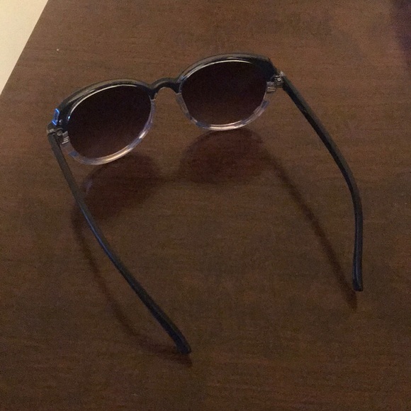 Sunglasss - Picture 2 of 2